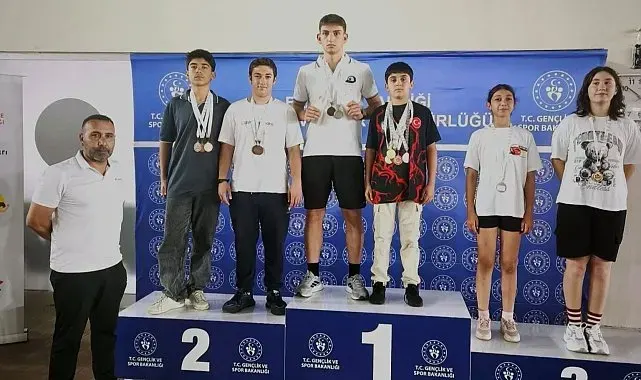 Erzincanlı yüzücüler ANALİG bölge müsabakalarından 12 madalyayla döndü