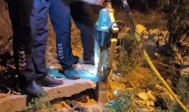 Demir borunun içinde ölümü bekleyen kirpi 1 saatlik operasyonla kurtarıldı