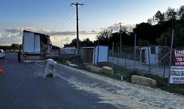 Sakarya'da tır ile çarpışan işçi midibüsü devrildi: 13 yaralı