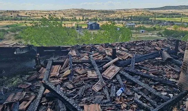 Balıkesir'de arazi yangınının sıçradığı sağlık ocağı kullanılamaz hale geldi