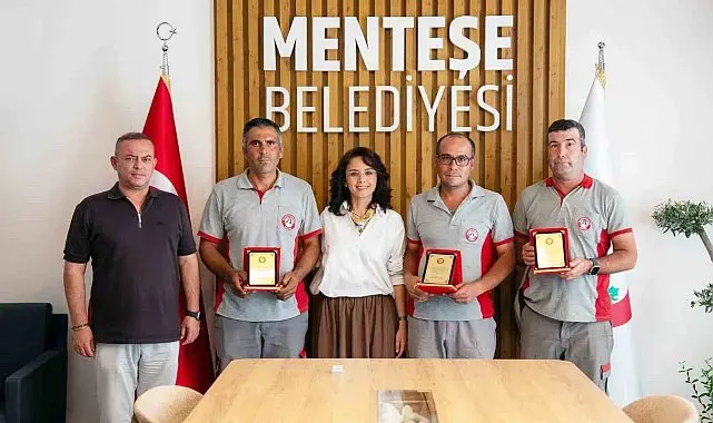 Buldukları çantayı sahibine teslim eden personele Başkan Köksal Aras'tan özendirme primi