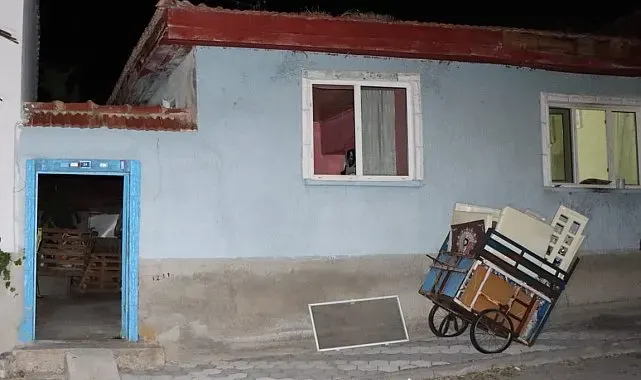 Evinden kötü kokular gelen adamın annesinden 5 gün sonra öldüğü belirlendi