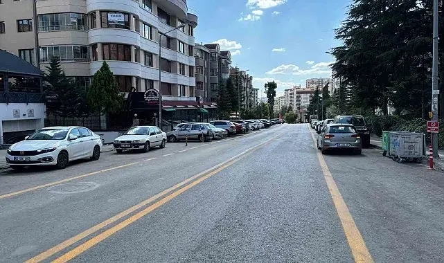 Aracının kontrolünü kaybeden sürücü 7 otomobile çarptı