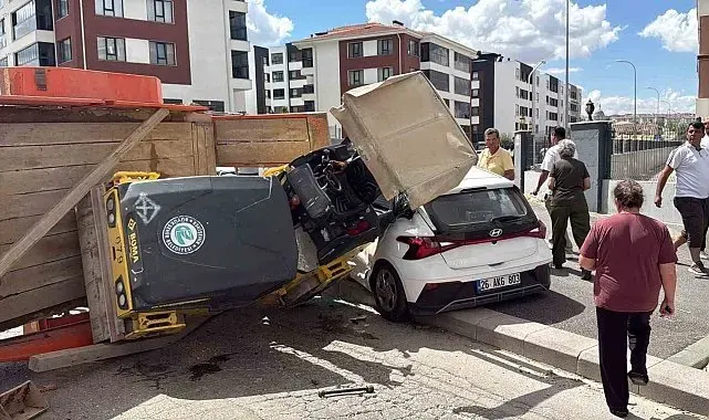 Eskişehir'de silindir yüklü römork, sürücü adayı aracını ezdi: 2 yaralı
