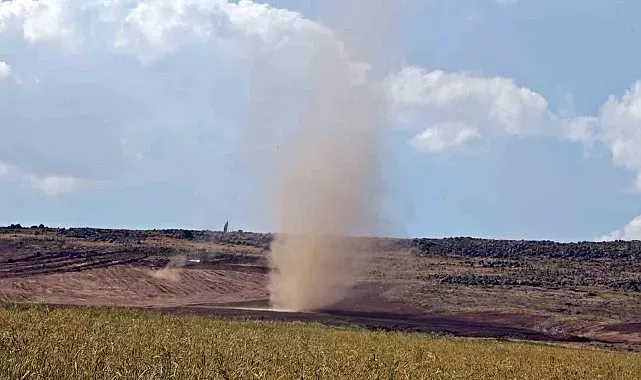 Ahlat'ta hortum kameraya yansıdı