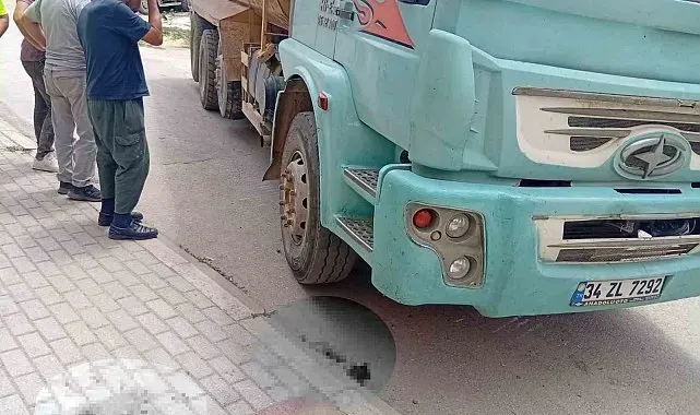 Kamyonun altında kalan bisikletli çocuk ağır yaralandı