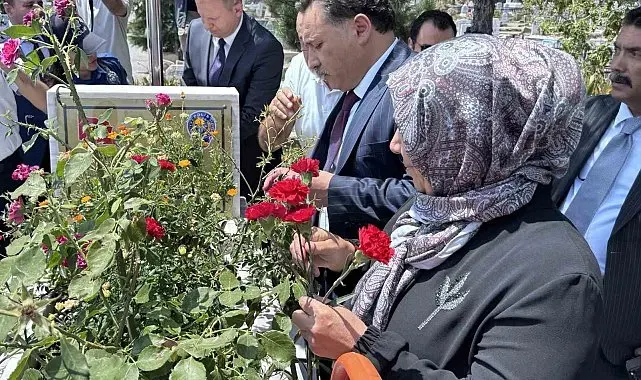 15 Temmuz şehidi Kübra Doğanay, kabri başında anıldı