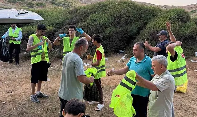 Sabah namazının ardından çevre için el ele verdiler