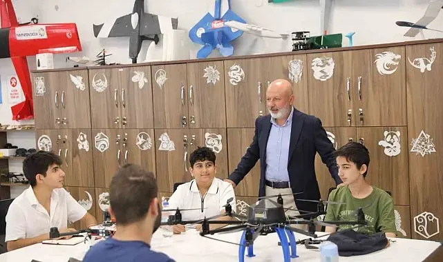 Başkan Çolakbayrakdar: "Teknolojiyi tüketen değil, geleceği üreten nesiller yetiştiriyoruz"