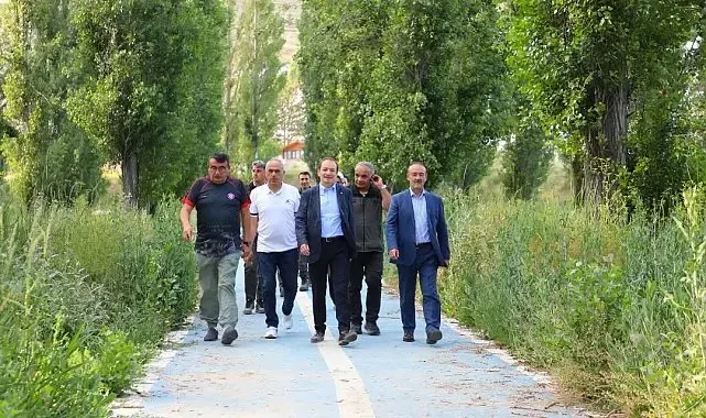 Bayburt'ta doğa yürüyüşü ve fidan dikimi yapıldı