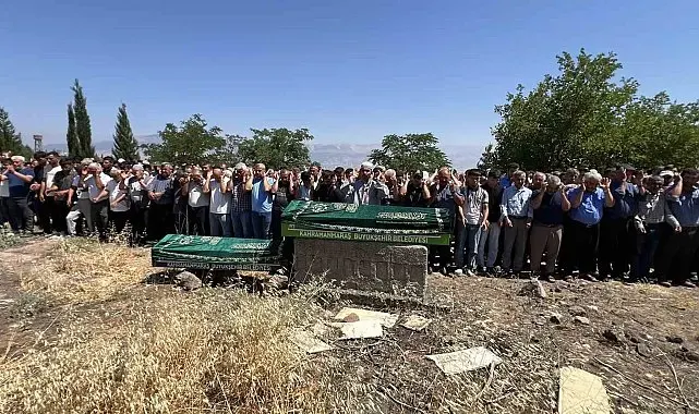 Trafik kazasında hayatını kaybeden anne-oğul Kahramanmaraş'ta son yolculuğuna uğurlandı