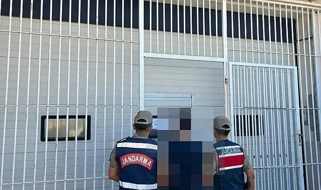 Jandarma aranan 2 şahsı yakaladı