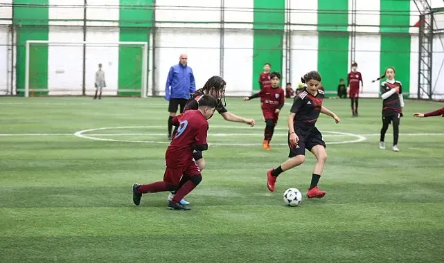 Küçükçekmece'de ücretsiz yaz spor okulları başladı