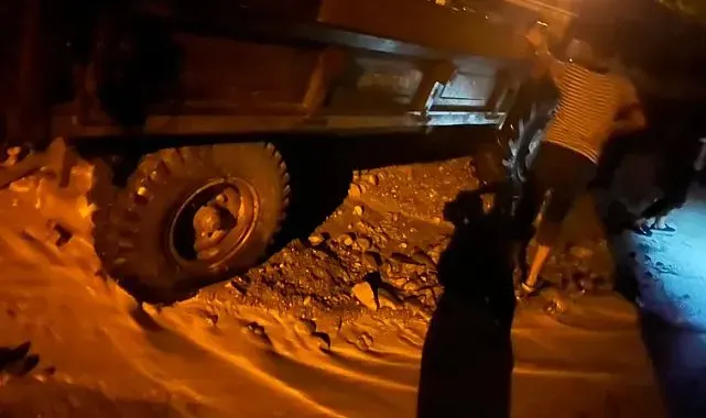 Artvin'de gece etkili olan sağanak taşkınlara neden oldu