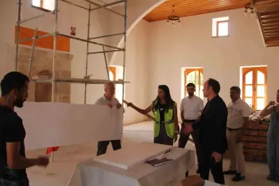Erzin Kaymakamı Yunus Emre Akpınar, Mustafalı Camisi'ndeki Restorasyon Çalışmalarını İnceledi