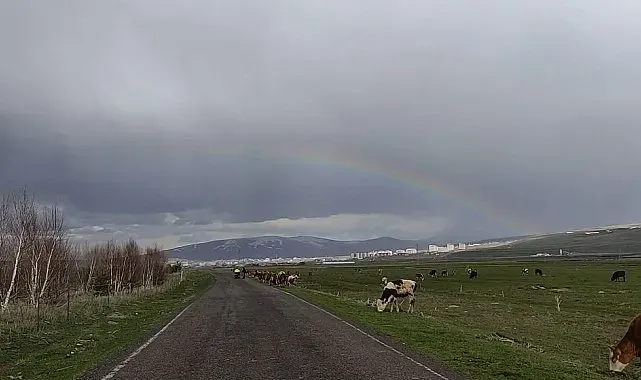 Sağanak yağışın ardından beliren gökkuşağı mest etti