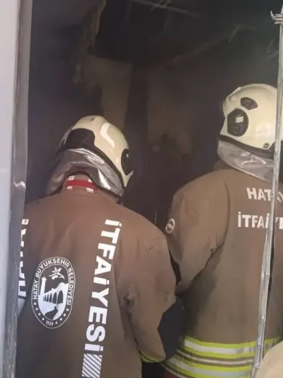 Antakya’da Konteyner Yangını Korkuttu: Ekipler Zamanında Müdahale Etti