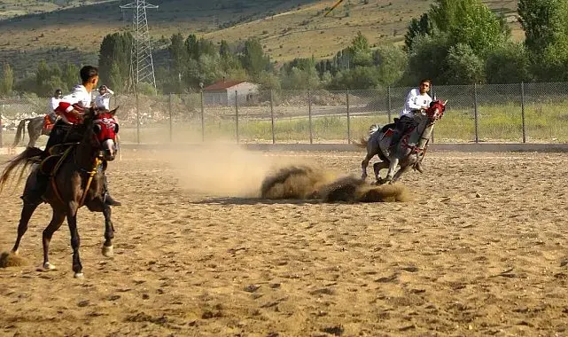 Bayburt'ta ciritçiler 15 Temmuz için sahaya çıktı