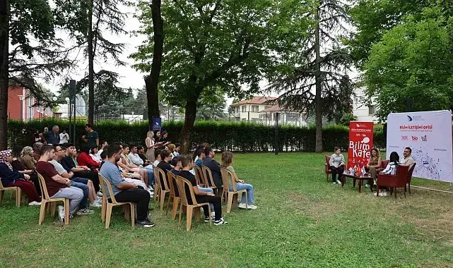 Güneş enerjisiyle temiz yarınlar Bilim Kafe'de konuşuldu