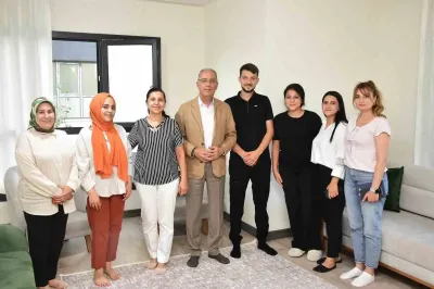 Antakya Belediye Başkanı Yapar, Yeni Yuvalarına Kavuşan Depremzede Aileleri Ziyaret Etti