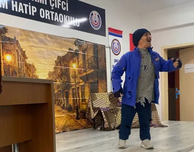 Ercan Kubaş'ın 'Yalnız Bir Adamın Hikâyesi' Oyunu Ayvalık'ta Sahneleniyor