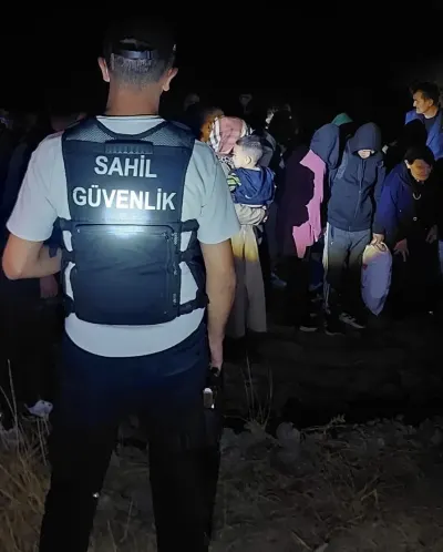Çanakkale'de Eceabat Açıklarında ve Karada 29 Kaçak Göçmen Yakalandı