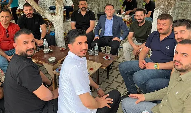 Yüksekova'da yürekleri ısıtan manzara: Halkın içinde bir kaymakam