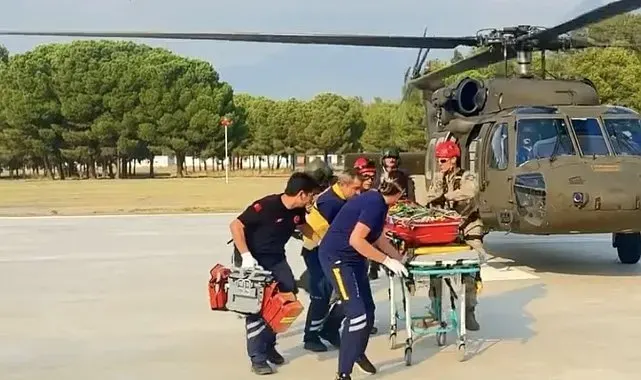 Kayalıklardan düşen doğa yürüyüşçüsü askeri helikopterle kurtarıldı