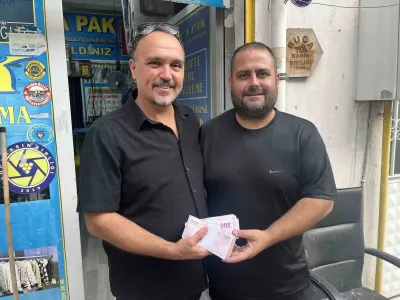 İzmir'de Hesabına Yanlışlıkla Yatan 83 Bin Lirayı Sahibine Teslim Eden Dürüst Esnaf Rahat Bir Uyku Uyuyacak