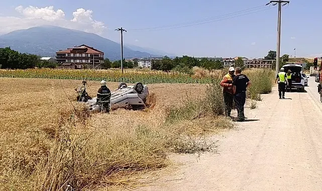 Taklalar atan otomobil buğday tarlasına uçtu: 1 yaralı