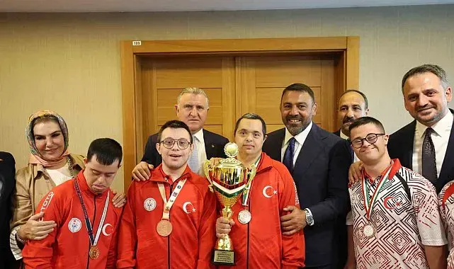 Bakan Bak özel sporcular ile bir araya geldi