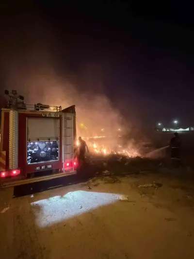 Van'ın Tuşba İlçesinde Örtü Üstü Yangını Korkuttu