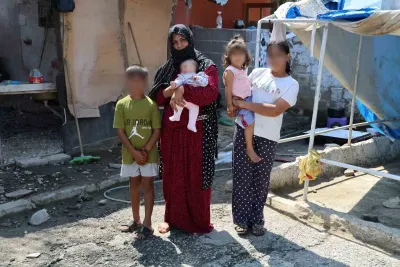 Ev Alma Hayaliyle Kandırılan 5 Çocuk Annesi Ahırda Yaşam Mücadelesi Veriyor