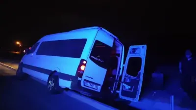 Antalya Manavgat’ta Minibüs Su Kanalına Düştü: 1 Alman Turist Yaralandı
