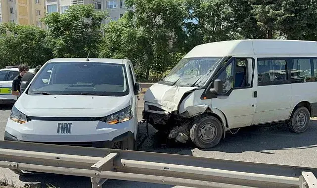 Hamile eşini hastaneye götürürken kaza yapan araca çarptı: 3 yaralı