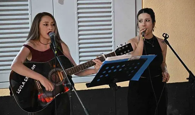 Müziğin ritmi Manisa sokaklarında