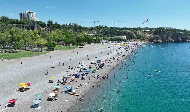 Büyükşehir'den Konyaaltı Sahili'nde 724 temizlik mesaisi