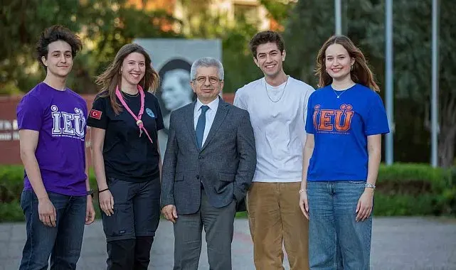 Gençlerden Prof. Dr. Abacıoğlu'na ikinci ödül