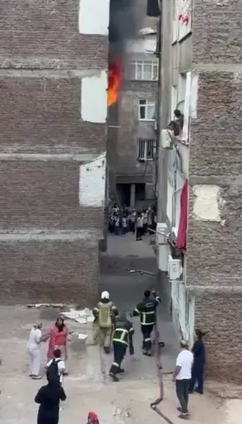 Diyarbakır Sur’da Korkutan Ev Yangını Paniğe Neden Oldu