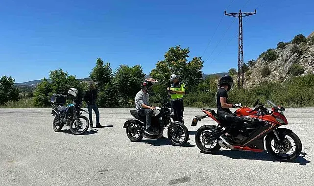 Jandarmadan motosiklet sürücülerine hayati uyarılar