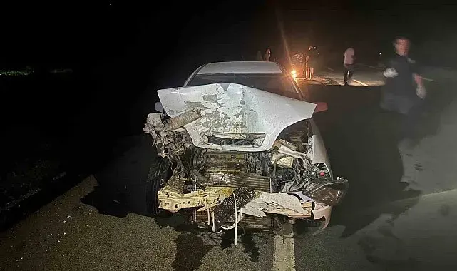 Dursunbey'de traktör ile otomobil kaza yaptı: 1 yaralı