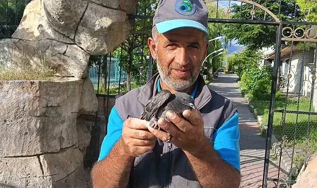 Temizlik işçisinden yürek ısıtan davranış