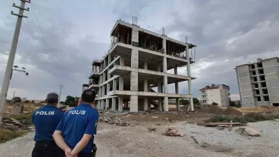 Karaman'da İnşaatın 4. Katından Düşen Kalıp Ustası Ağır Yaralandı