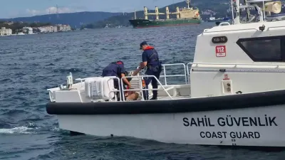 Beykoz Çubuklu Sahili'nde sörf tahtasından düşen iki kişi denizde sürüklendi