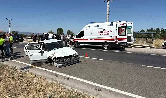 Bariyerlere çarpan otomobilde 6 kişi yaralandı