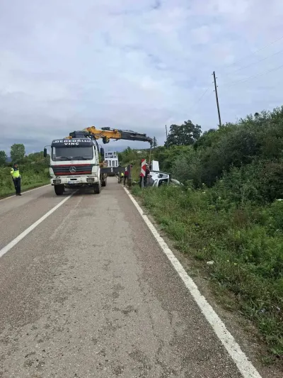 Sinop-Erfelek Kara Yolunda Cam Yüklü Kamyonet Devrildi