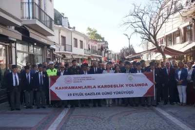 Edirne'de 19 Eylül Gaziler Günü'ne Özel "Kahramanlar ile Kardeşlik Yolu" Yürüyüşü Düzenlendi