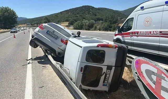 Sollamaya çıkan iki otomobil çarpıştı: 4 yaralı