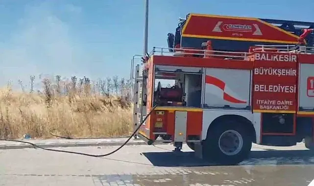Susurluk'ta pazar alanına yakın ot yangını