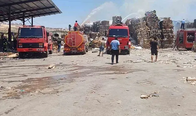 Nizip'te kağıt fabrikasında yangın